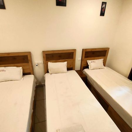 Srirathna Temple View Inn 탄자부르 외부 사진
