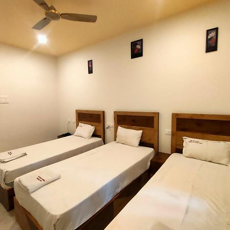 Srirathna Temple View Inn 탄자부르 외부 사진
