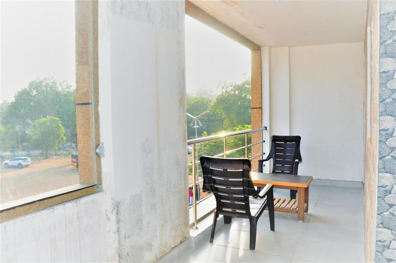 Srirathna Temple View Inn 탄자부르 외부 사진