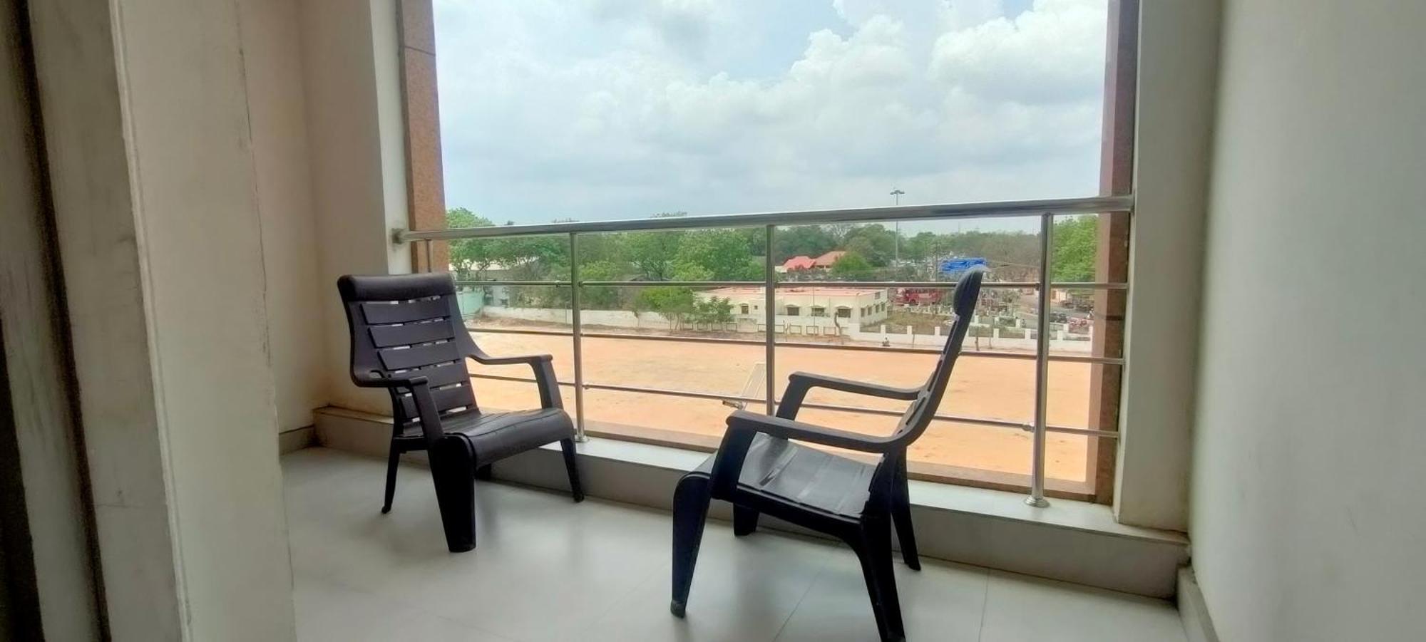 Srirathna Temple View Inn 탄자부르 외부 사진
