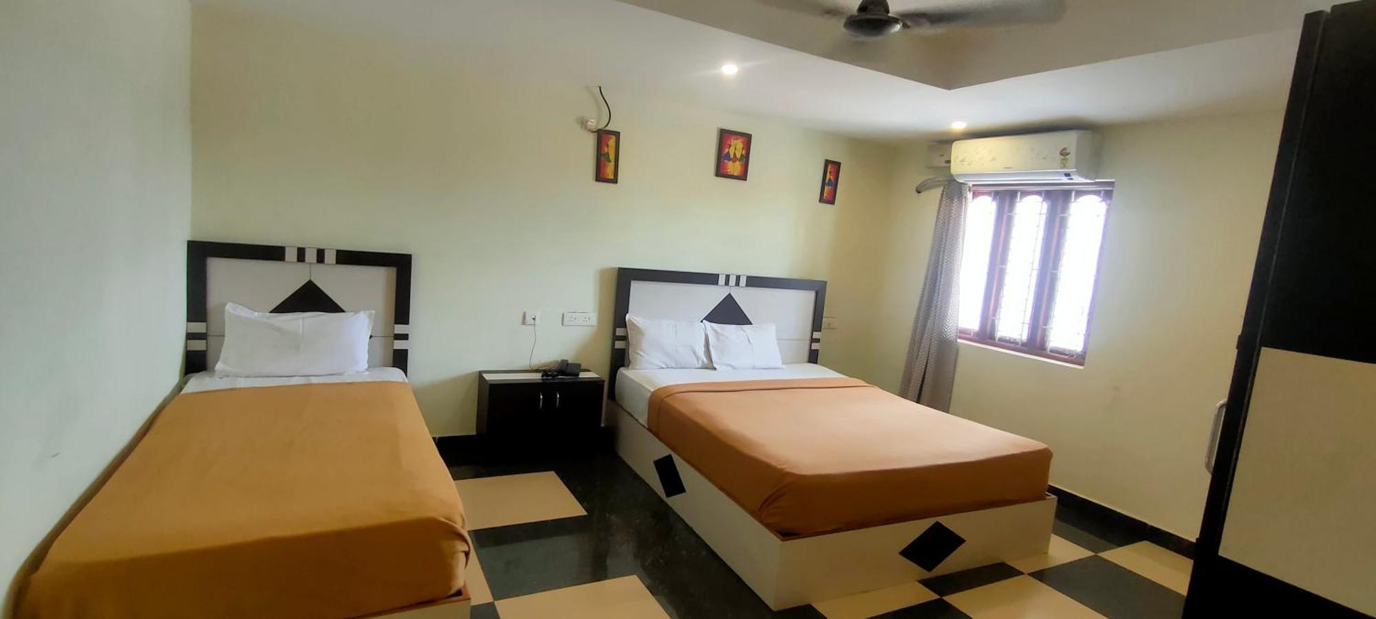Srirathna Temple View Inn 탄자부르 외부 사진