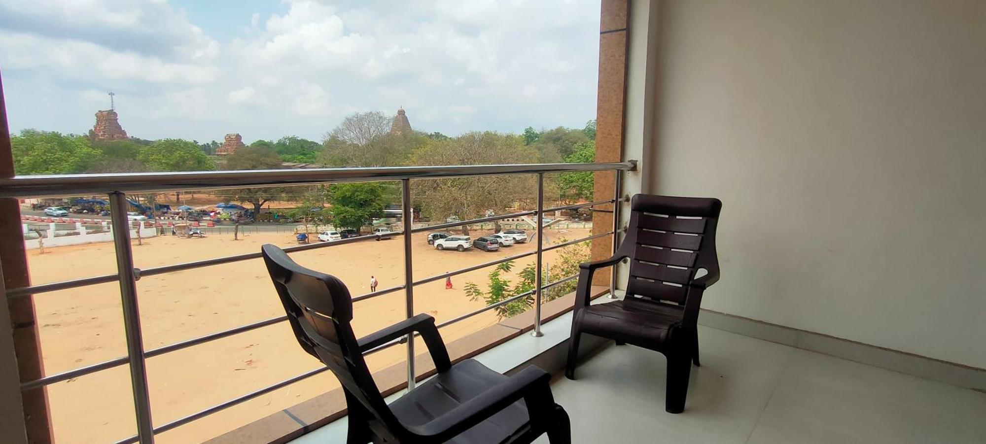 Srirathna Temple View Inn 탄자부르 외부 사진