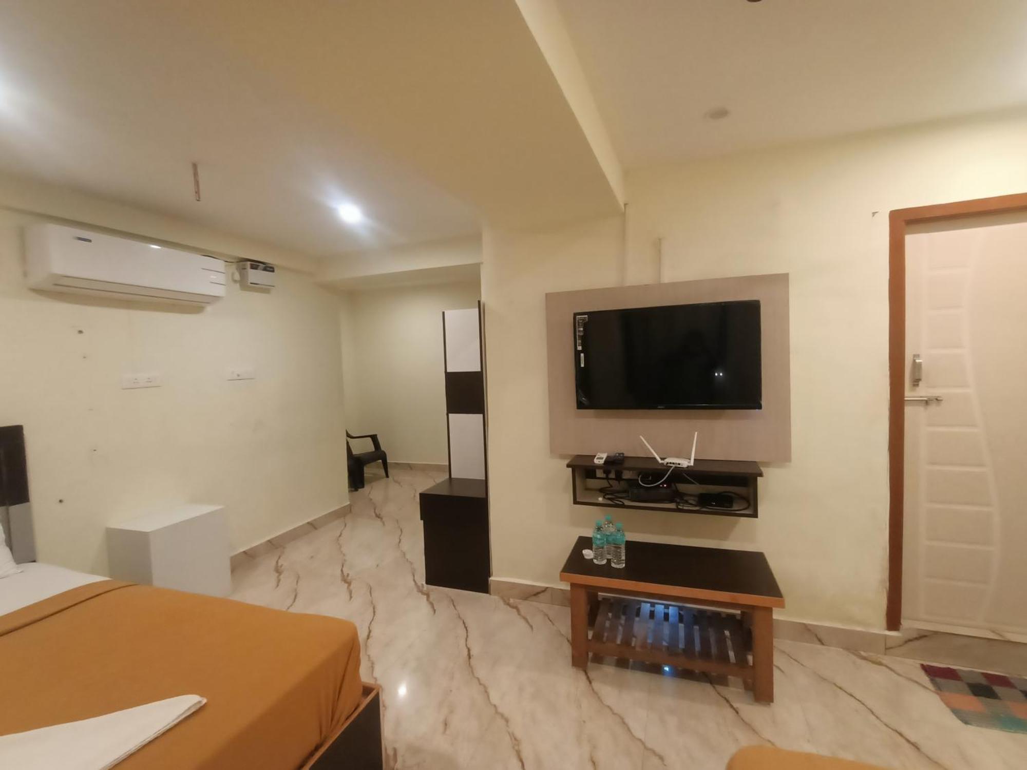 Srirathna Temple View Inn 탄자부르 외부 사진