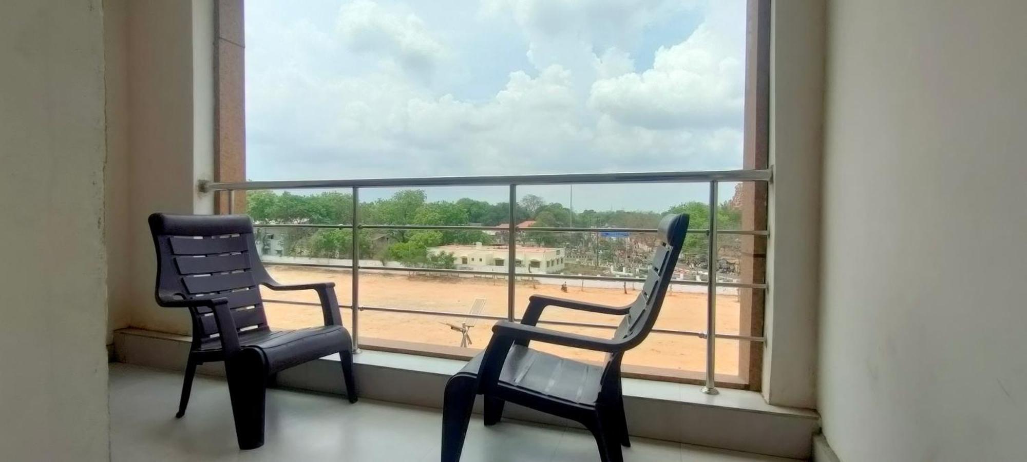 Srirathna Temple View Inn 탄자부르 외부 사진